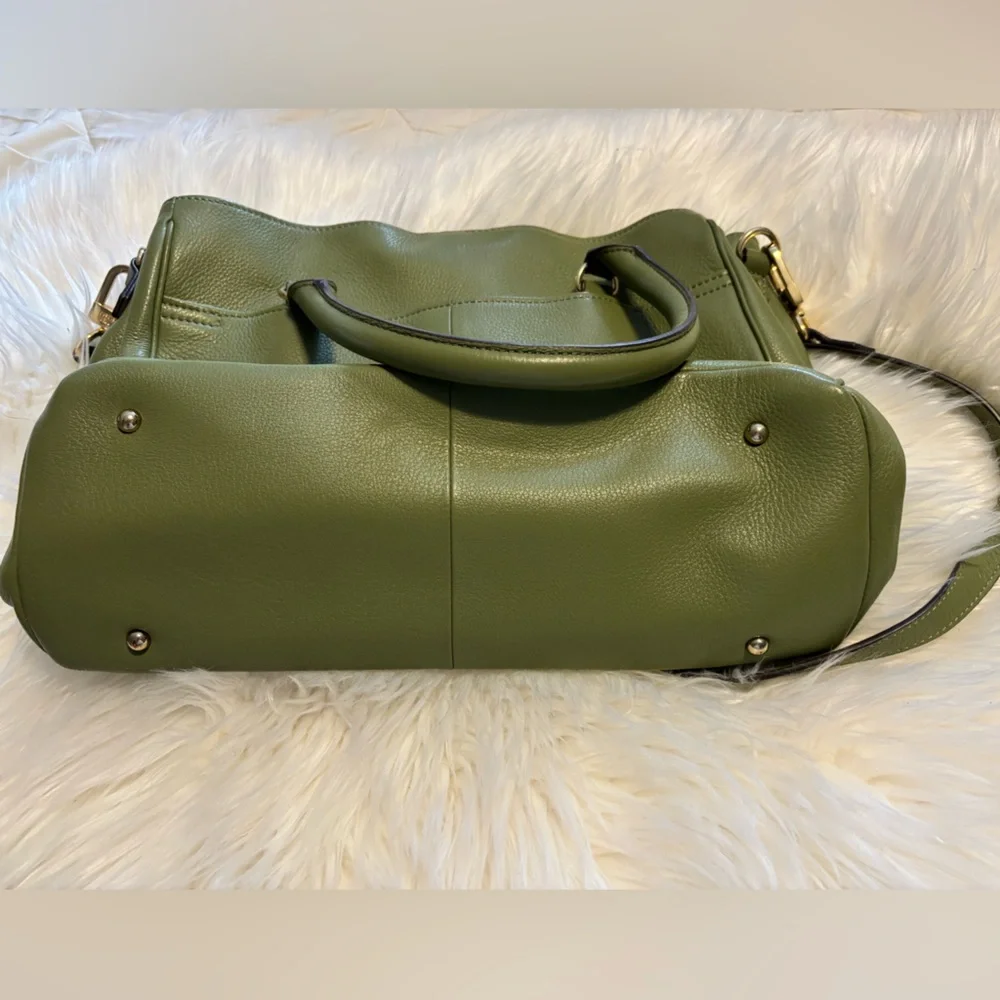 Aimee Kestenberg Olive Quilted Shoulder Bag - Picture 4 of 9